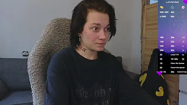 esajukyy online show from 04/17/26, 09:12