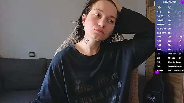 esajukyy online show from 04/14/26, 04:17