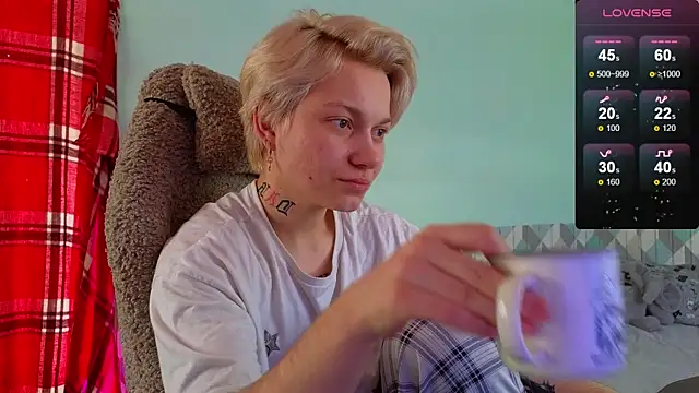 esajukyy online show from 03/13/25, 04:38