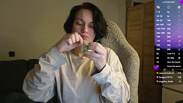 esajukyy online show from 03/04/26, 03:42