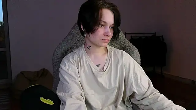 esajukyy online show from 05/28/26, 03:18