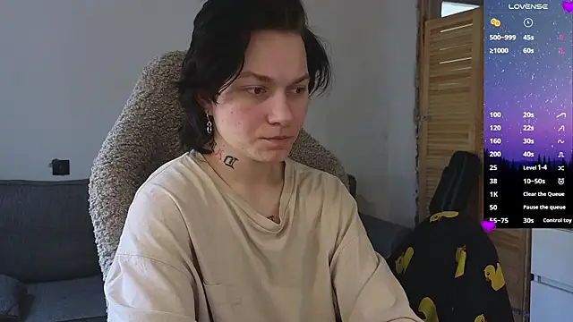 esajukyy online show from 04/15/26, 05:02