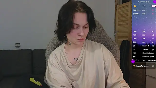 esajukyy online show from 04/20/26, 04:30