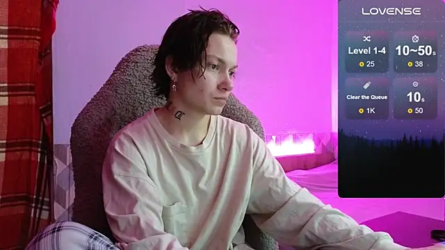 esajukyy online show from 10/28/25, 05:56