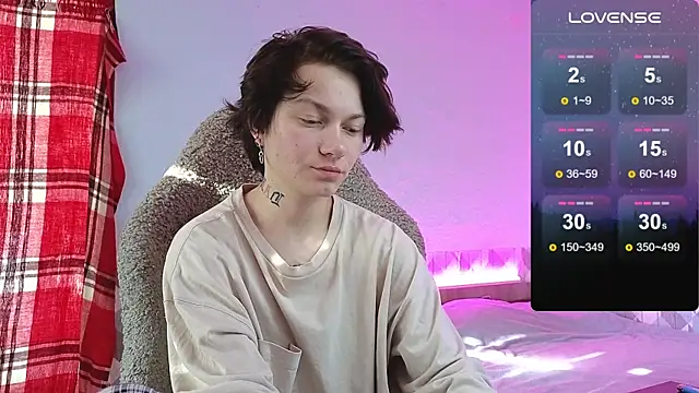 esajukyy online show from 10/25/25, 04:33