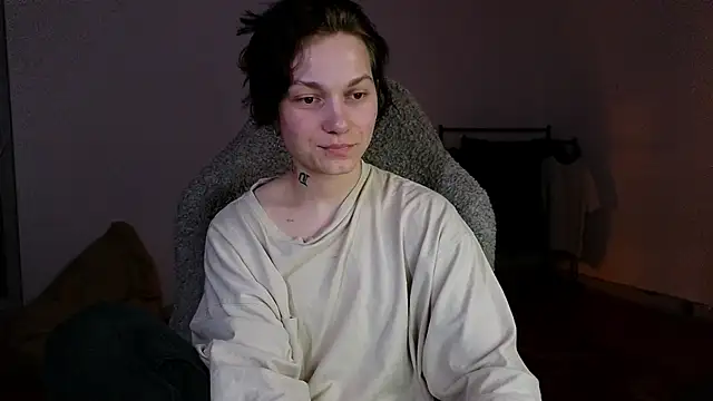 esajukyy online show from 05/18/26, 03:39