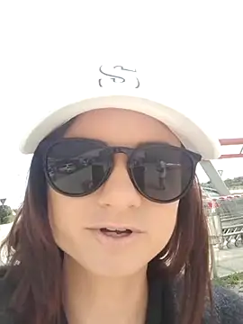 Snapshot of Samira-Summer chatting on 03/13/25, 10:47 Samira-Summer online show from 03/13/25, 10:47