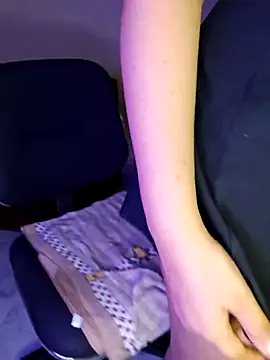 Olivia3 online show from 12/17/25, 06:02