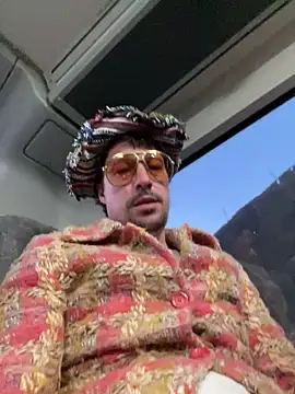 Snapshot of zenzero87 chatting on 03/03/25, 05:47 zenzero87 online show from 03/03/25, 05:47