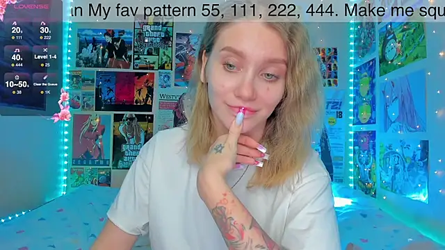 Snapshot of AliceMilman chatting on 12/17/24, 02:22 AliceMilman online show from 12/17/24, 02:22