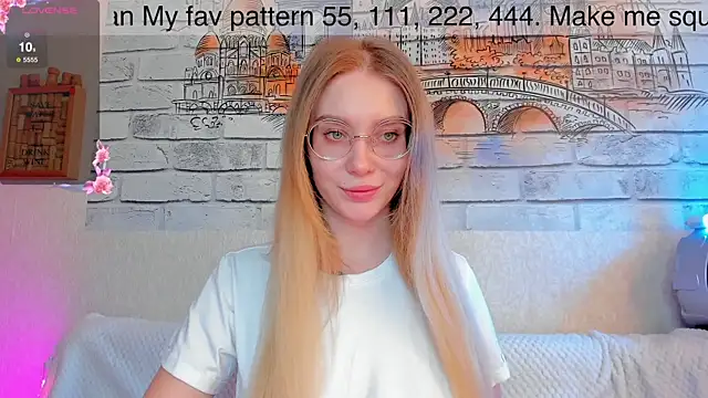 Snapshot of AliceMilman chatting on 02/07/25, 10:19 AliceMilman online show from 02/07/25, 10:19