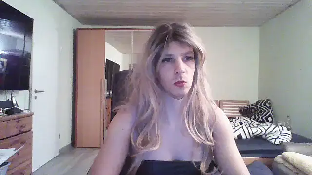 Snapshot of Kinky-Kristina chatting on 10/03/25, 08:32 Kinky-Kristina online show from 10/03/25, 08:32