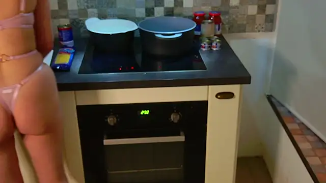 Snapshot of Aleniia10 chatting on 02/05/26, 04:47 Aleniia10 online show from 02/05/26, 04:47