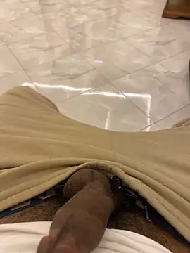 Snapshot of Lahcene chatting on 12/01/25, 11:05 Lahcene online show from 12/01/25, 11:05