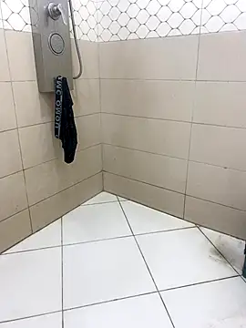 Snapshot of Lahcene chatting on 10/31/25, 12:02 Lahcene online show from 10/31/25, 12:02