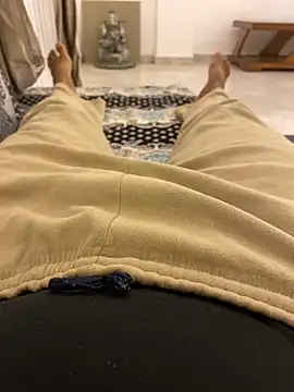 Snapshot of Lahcene chatting on 11/16/25, 07:18 Lahcene online show from 11/16/25, 07:18