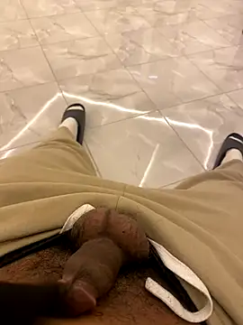 Snapshot of Lahcene chatting on 12/03/25, 11:14 Lahcene online show from 12/03/25, 11:14