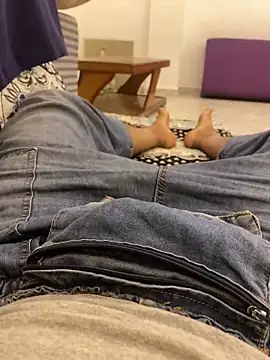 Snapshot of Lahcene chatting on 11/07/25, 01:37 Lahcene online show from 11/07/25, 01:37