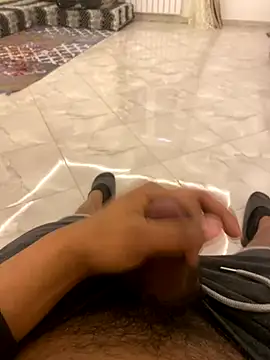 Snapshot of Lahcene chatting on 12/20/25, 09:39 Lahcene online show from 12/20/25, 09:39