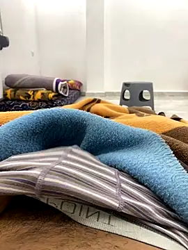 Snapshot of Lahcene chatting on 12/19/25, 10:01 Lahcene online show from 12/19/25, 10:01