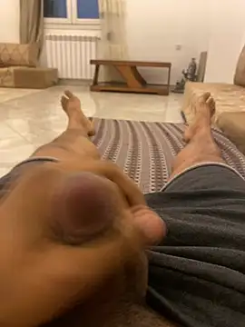 Snapshot of Lahcene chatting on 02/05/26, 11:11 Lahcene online show from 02/05/26, 11:11