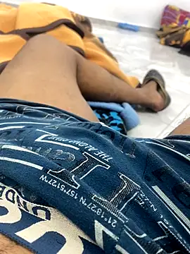 Snapshot of Lahcene chatting on 11/05/25, 05:49 Lahcene online show from 11/05/25, 05:49