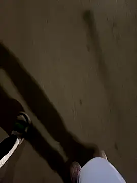 Snapshot of Lahcene chatting on 11/15/25, 07:29 Lahcene online show from 11/15/25, 07:29