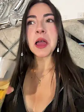 Snapshot of Melody_04 chatting on 04/05/26, 03:57 Melody 04 online show from 04/05/26, 03:57