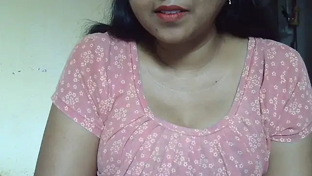 Snapshot of Suhana-sapna chatting on 10/31/25, 03:14 Suhana-sapna online show from 10/31/25, 03:14