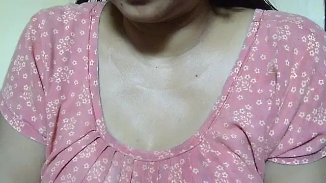 Snapshot of Suhana-sapna chatting on 10/08/25, 03:30 Suhana-sapna online show from 10/08/25, 03:30