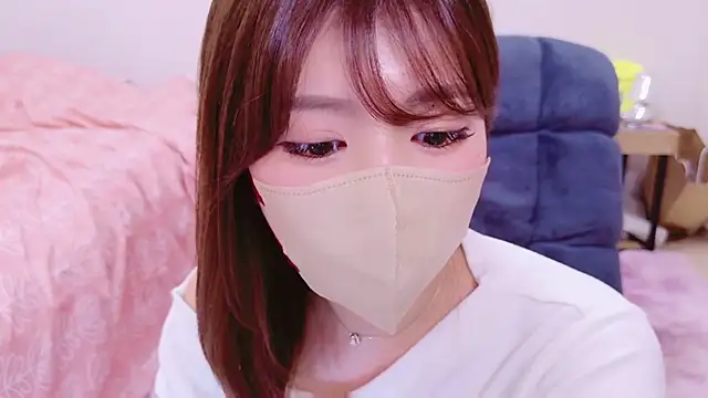 Snapshot of Runarunapi chatting on 10/19/25, 02:20 Runarunapi online show from 10/19/25, 02:20