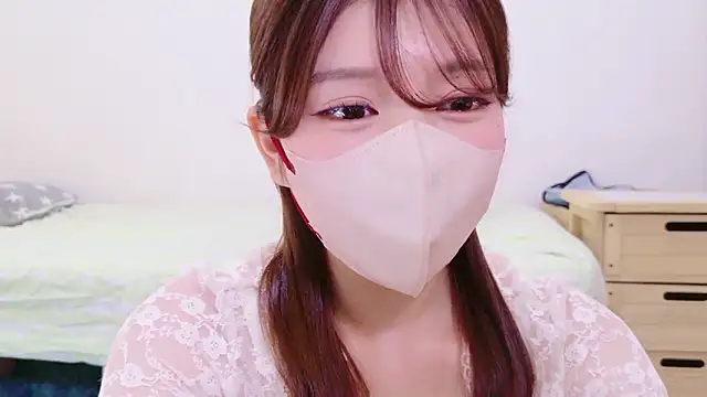 Snapshot of Runarunapi chatting on 11/14/25, 12:42 Runarunapi online show from 11/14/25, 12:42