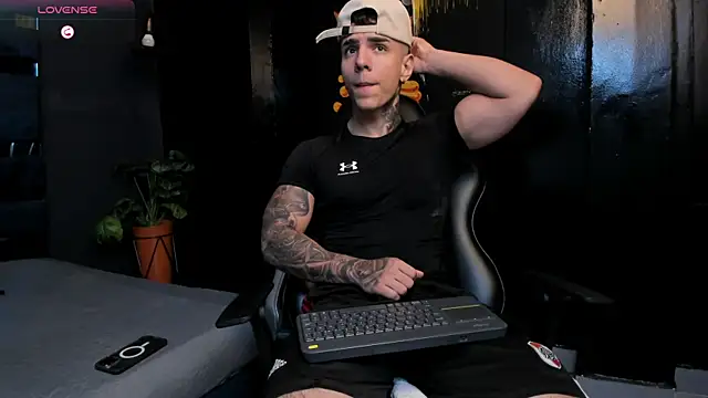 Flynn Riider online show from 11/22/25, 05:34