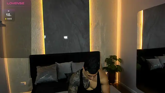 Snapshot of Flynn_Riider chatting on 06/12/26, 05:43 Flynn Riider online show from 06/12/26, 05:43