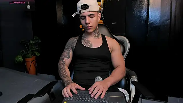 Flynn Riider online show from 11/25/25, 05:46