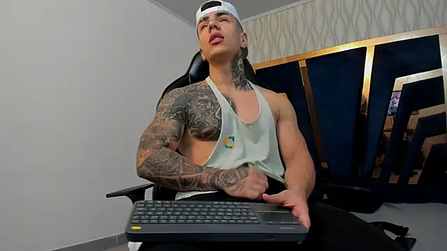 Flynn Riider online show from 11/30/25, 05:14