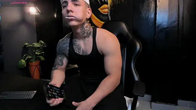 Flynn Riider online show from 11/19/25, 05:35