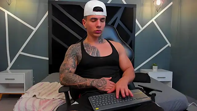 Flynn Riider online show from 12/05/25, 05:28