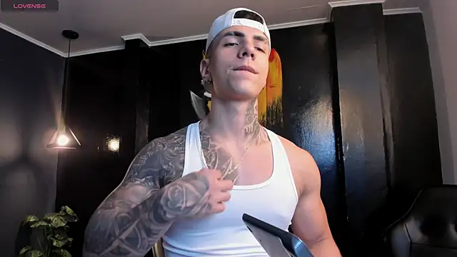 Flynn Riider online show from 12/14/25, 01:39