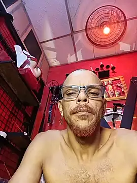 Snapshot of Charly_BC_Dirty chatting on 05/31/26, 04:18 Charly BC Dirty online show from 05/31/26, 04:18