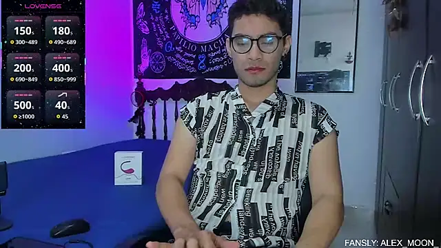 Snapshot of alexdesire chatting on 10/13/25, 01:23 alexdesire online show from 10/13/25, 01:23