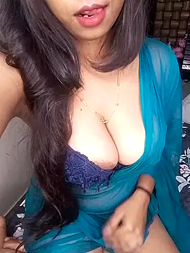 hinaa khan online show from 11/15/25, 02:32