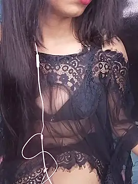 Snapshot of hinaa_khan chatting on 09/22/25, 06:03 hinaa khan online show from 09/22/25, 06:03