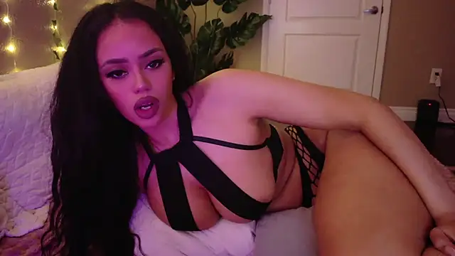 Snapshot of MayaIndica chatting on 02/10/25, 07:36 MayaIndica online show from 02/10/25, 07:36