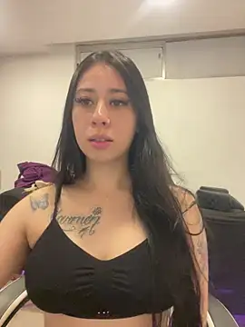 Snapshot of Zoee_t chatting on 05/16/26, 03:38 Zoee t online show from 05/16/26, 03:38
