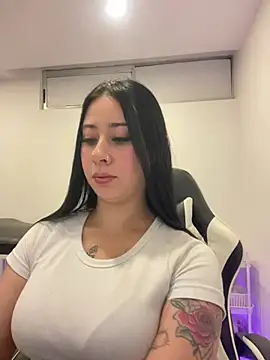Snapshot of Zoee_t chatting on 04/26/26, 05:16 Zoee t online show from 04/26/26, 05:16