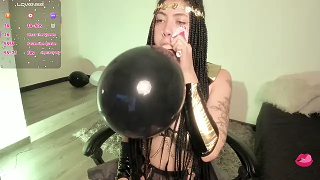 Aurora Hotson online show from 10/04/25, 01:07