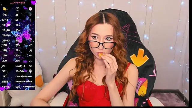 Snapshot of emily_cline chatting on 10/13/25, 02:18 emily cline online show from 10/13/25, 02:18