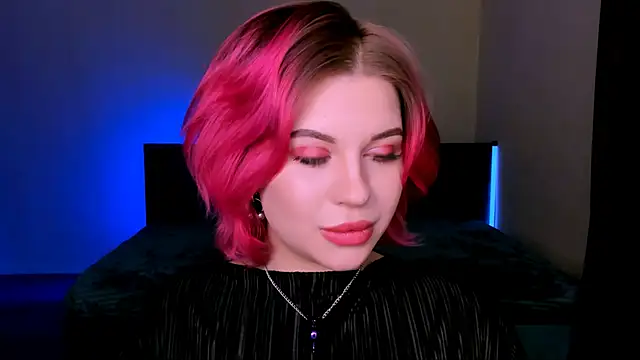 Snapshot of evaharve chatting on 03/19/25, 11:36 evaharve online show from 03/19/25, 11:36