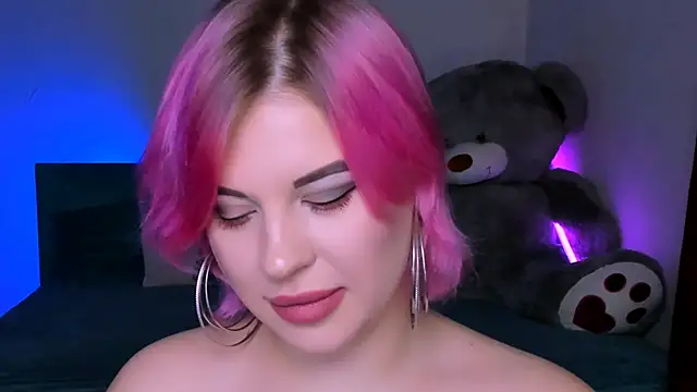 Snapshot of evaharve chatting on 01/04/25, 12:37 evaharve online show from 01/04/25, 12:37